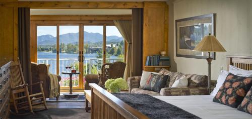 Oak Knoll- Queen Room with Two Queen Beds 