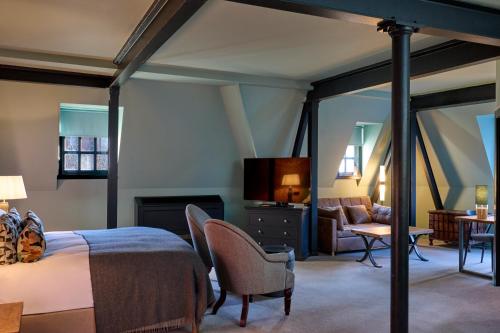 Signature Suite
