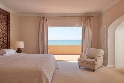 Suite 2001