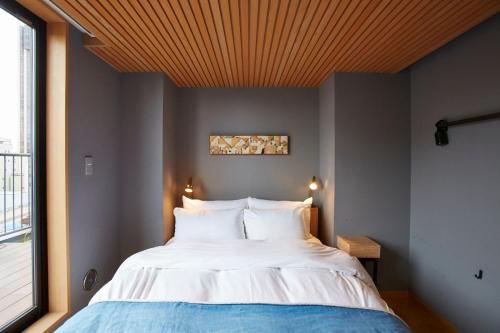 Deluxe Double Room with Terrace