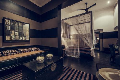 Valentine's Day Weekend Offer - Executive Suite with One Bottle of Prosecco, a Plate of Canapes, LKR 5,000 Dinner Voucher & Breakfast in bed (On request)
