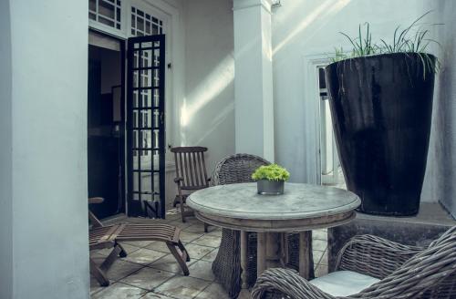 Valentine's Day Weekend Offer - Executive Suite with One Bottle of Prosecco, a Plate of Canapes, LKR 5,000 Dinner Voucher & Breakfast in bed (On request)
