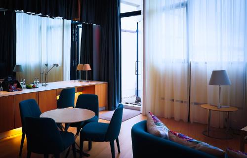 Signature Suite