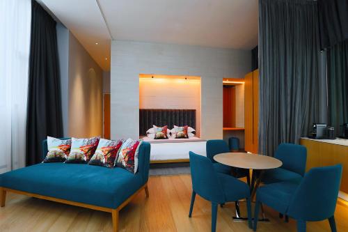 Signature Suite