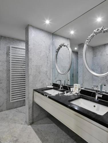 Titanic Duplex Suite
