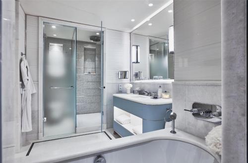 Junior King Suite with Sea View