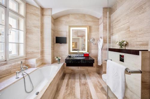 Superior King Room 