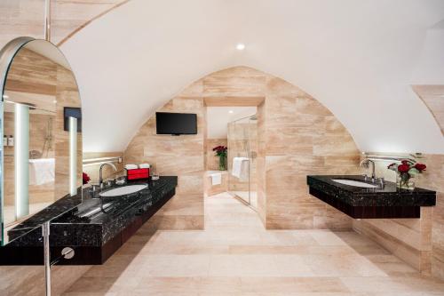 Monastery King Suite