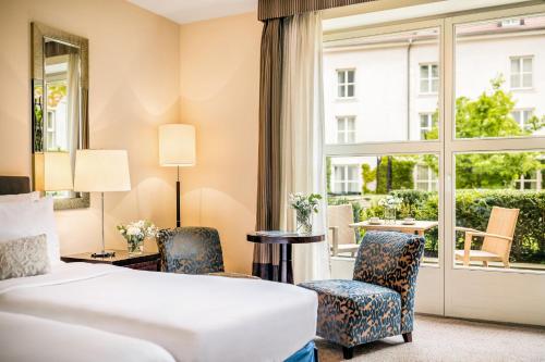 Deluxe Terrace King Room