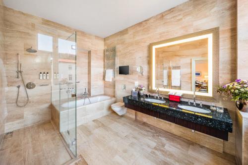 Deluxe King Suite