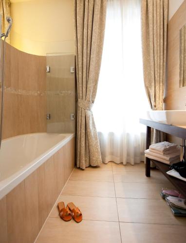 Deluxe Room Lake View 