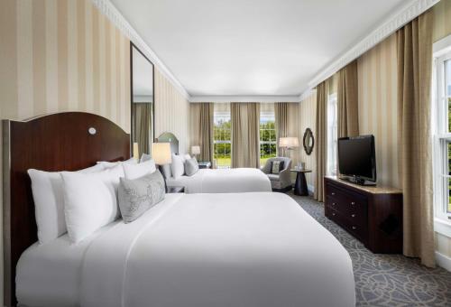 Mountain View Accessible 2 Queen with Roll In Shower (Main Resort) 
