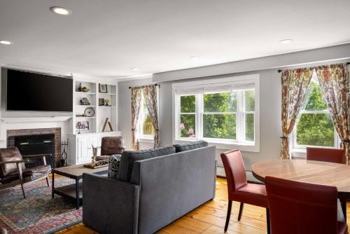 5 Bedroom Meadow House