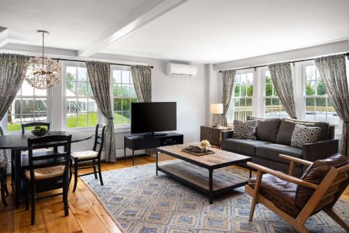 5 Bedroom Meadow House