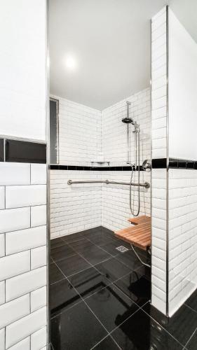 Classic Queen Mobility- and Hearing-Accessible Guest Room With Roll-In Shower