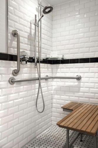 Classic King Mobility- and Hearing-Accessible Guest Room With Transfer Shower