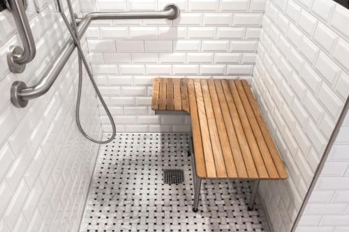 Classic King Mobility- and Hearing-Accessible Guest Room With Transfer Shower