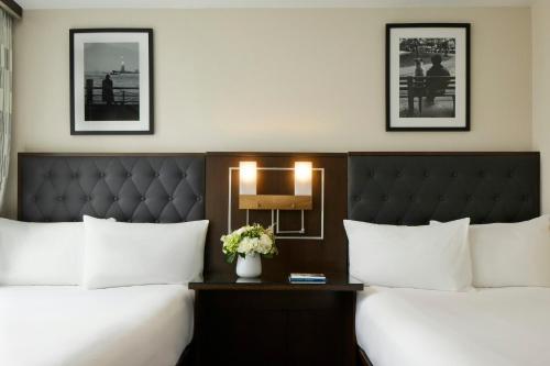 Double Twin Empire View Mobility- and Hearing-Accessible Guest Room With Tub