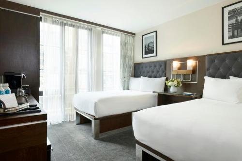 Double Twin Empire View Mobility- and Hearing-Accessible Guest Room With Tub