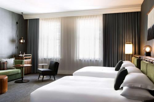 Preferred Queen Room with Tub - Mobility Accessible