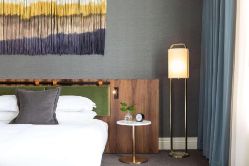 One-Bedroom King Suite with Roll-in Shower - Mobility Accessible