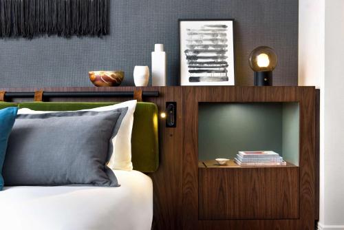 One-Bedroom King Suite with Spa Bath