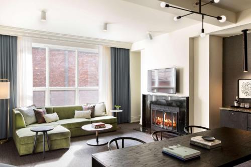 FIREPLACE SUITE