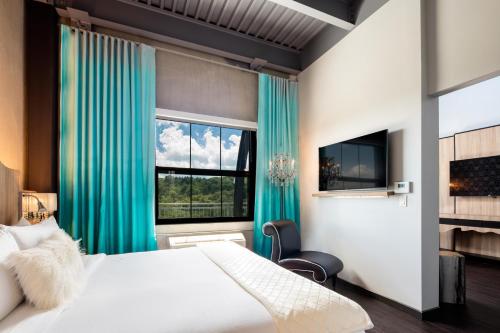 King Suite with Balcony