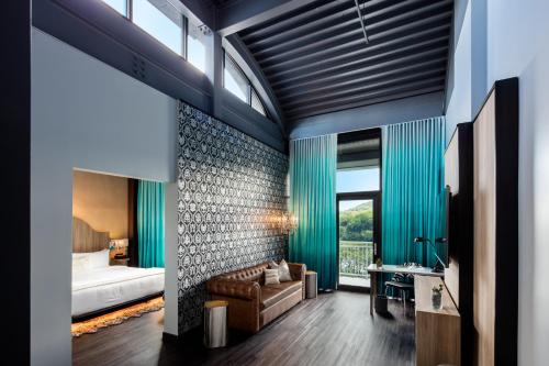 King Suite with Balcony and Accessible Roll-In Shower - Disability Access