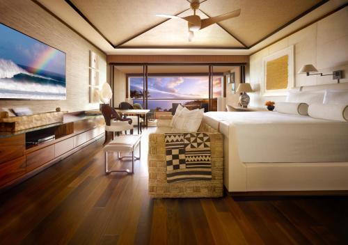 Prime Ocean Front Studio Suite king bed