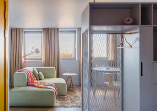 Open Plan Suite – Twin