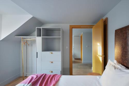 One-Bedroom Suite with Sofa Bed
