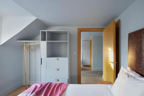 One-Bedroom Suite with Sofa Bed
