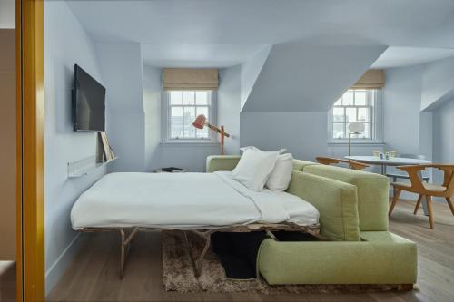 One-Bedroom Suite with Sofa Bed
