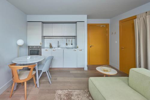 One Bedroom Open Plan Suite