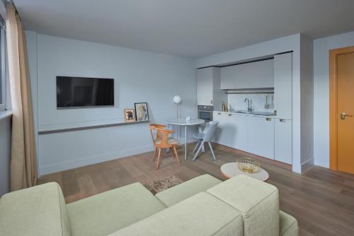 One Bedroom Open Plan Suite