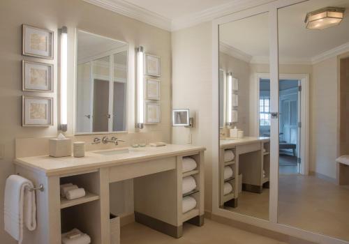Koele Deluxe King Room