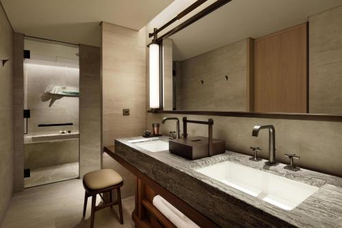 Deluxe Suite King