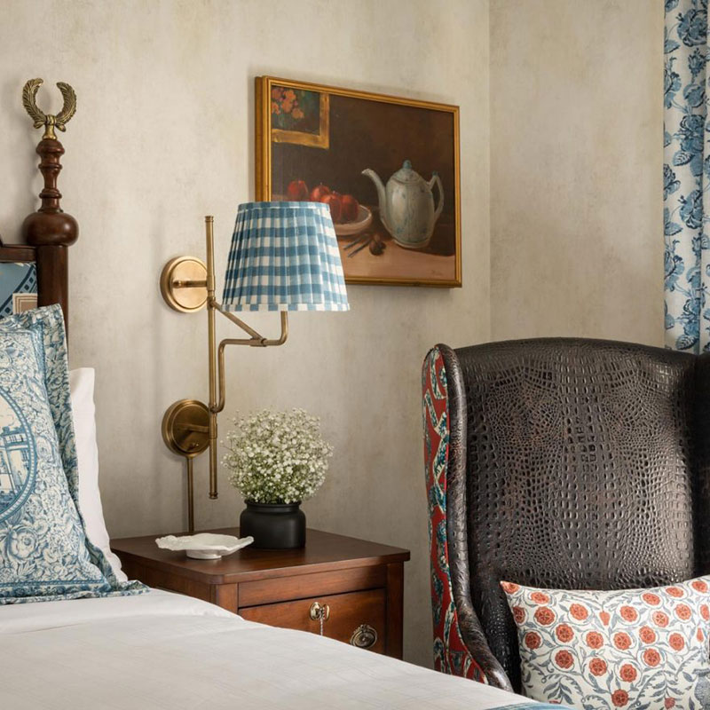 Graduate Queen Room