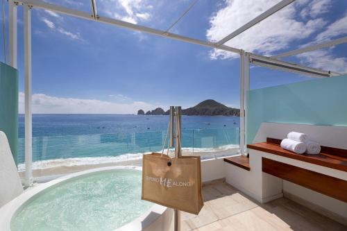 Extra ME+ Junior Suite Beach Front with Hot Tub