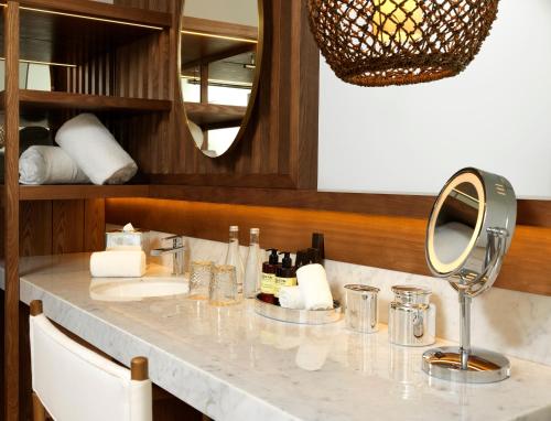 Extra ME+ Junior Suite Beach Front with Hot Tub