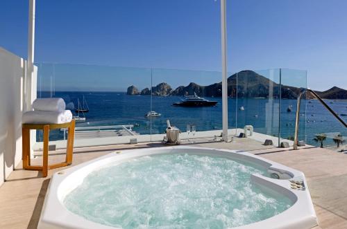 Exclusive ME+ Suite with Hot Tub and Terrace