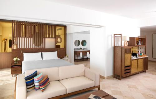 Exclusive ME+ Suite with Hot Tub and Terrace