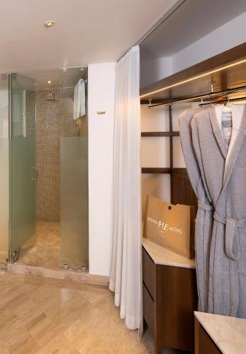 Exclusive ME+ Suite with Hot Tub and Terrace