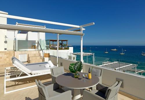 Exclusive ME+ Suite with Hot Tub and Terrace