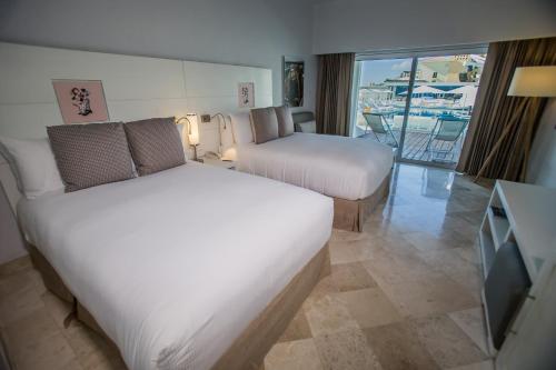 Superior Room ME+ with Deck (3 adults)