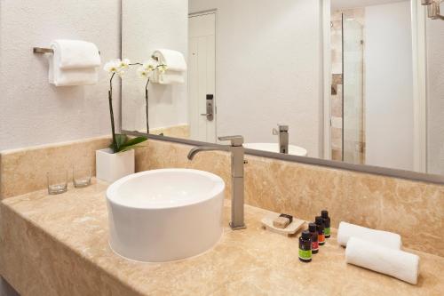 Vibe Room Ocean View (3 Adults)