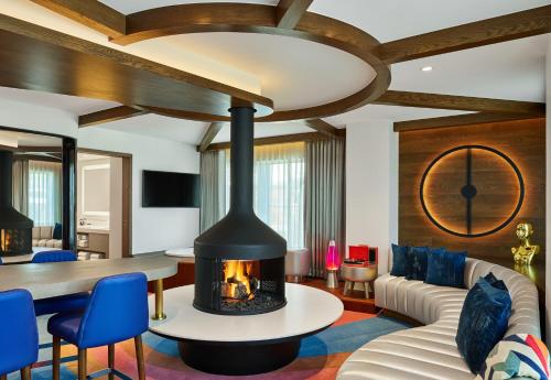 Extreme Wow Presidential Suite 1 King