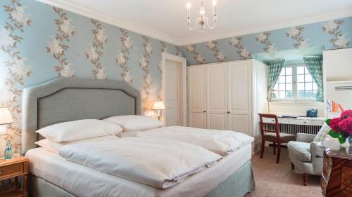 Castle Park View Room