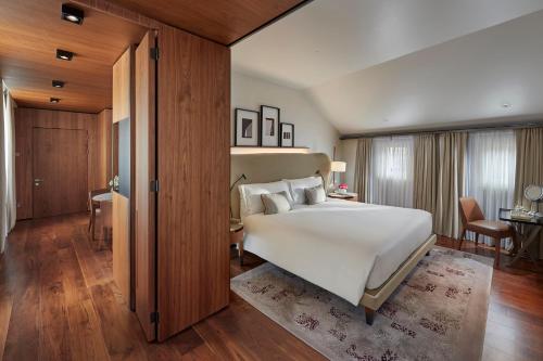 Deluxe Terrace Suite